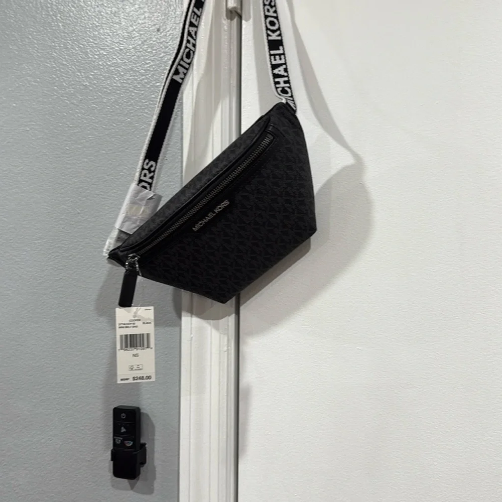 Michael Kors Black Fanny Pack Men's Bag - Picture 3 of 5